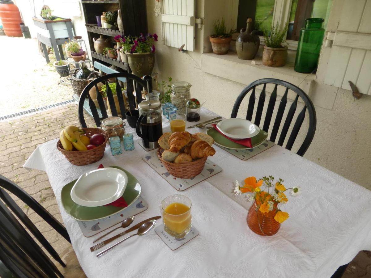 Bed and Breakfast Chez Kate Charroux  Esterno foto