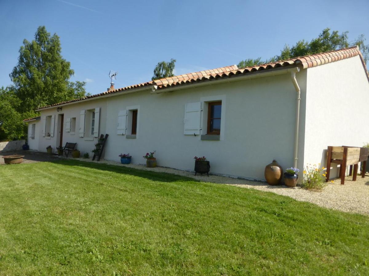 Bed and Breakfast Chez Kate Charroux  Esterno foto