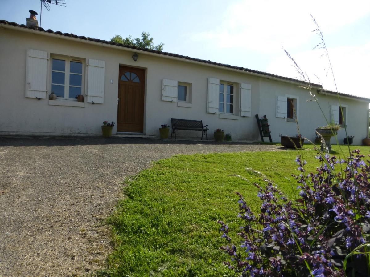 Bed and Breakfast Chez Kate Charroux  Esterno foto